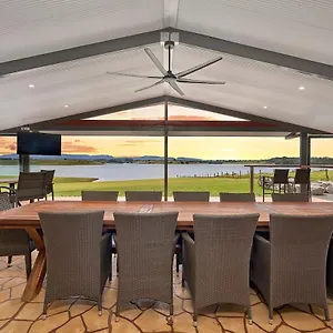 https://tuscany-on-tinaroo-lakeside-luxury.queenslandhotels.net